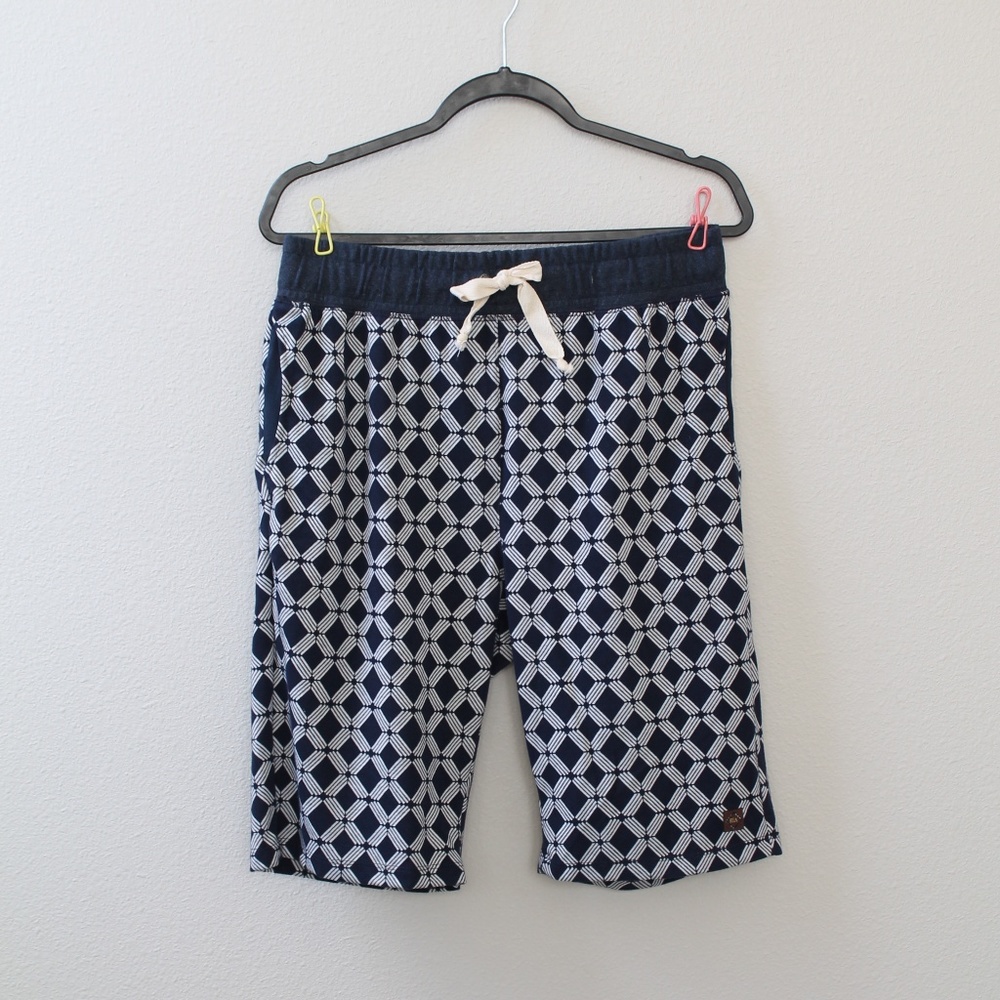 Cozy Short‎ Geometric Pattern